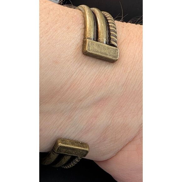 Vintage Solid Brass Open Cuff Bracelet Antique Gold Ribbed Minimalist Statement - Picture 4 of 9